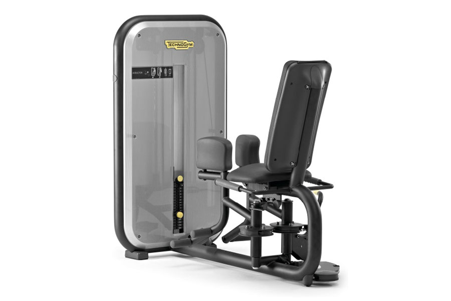 Pratiquer la machine Adductor Technogym à Magic Form Taillan-Médoc proche Saint-Médard-En-Jalles